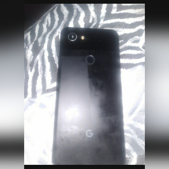 2 Google Pixel 3a phones - Picture 2 of 2